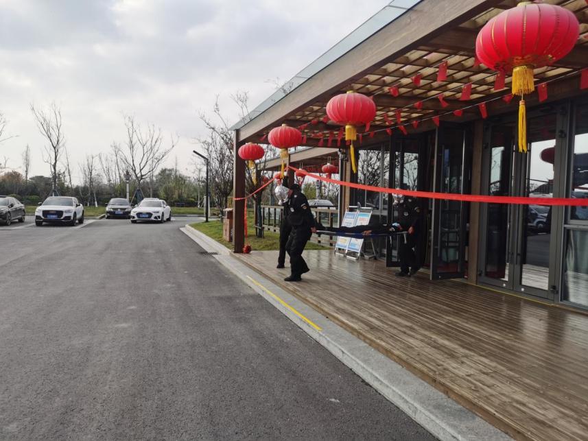 景区进行消防演练及技术较量2.jpg