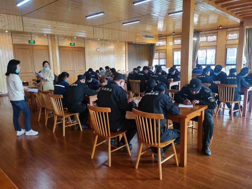 景区进行消防演练及技术较量4.jpg